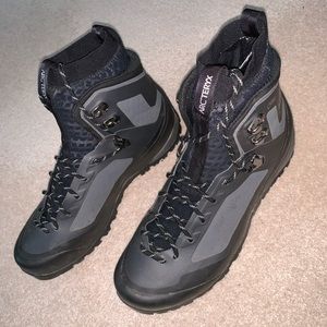 Arcteryx Bora Mid GTX Men’s Hiking Boots Size 8